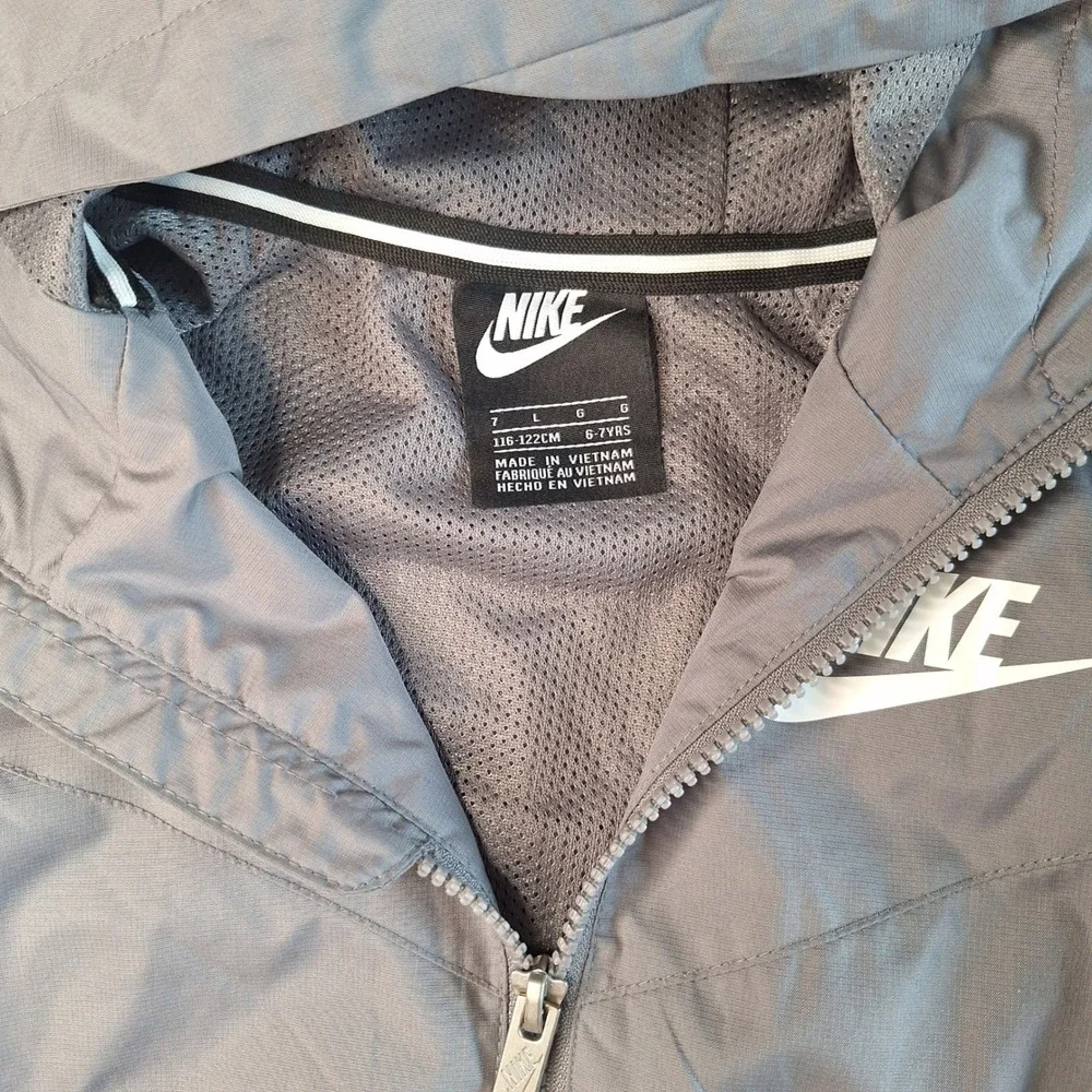 Nike Kids Gray Windrunner Full Zip Hooded‎ Windbreaker Jacket Size 7 6-7Y